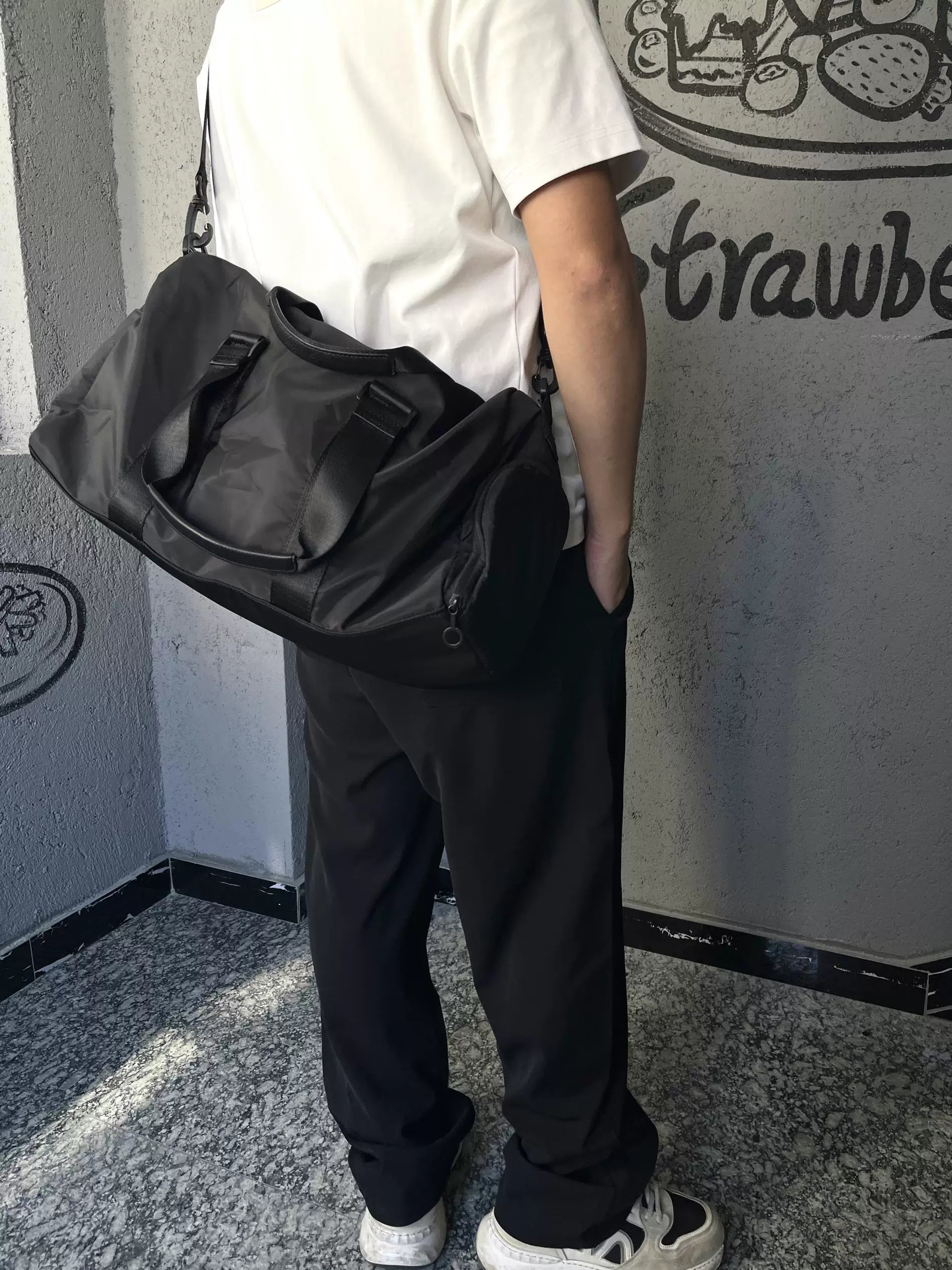 Unisex Dry and Wet Separation Large Capacity Crossbody Travel Bag