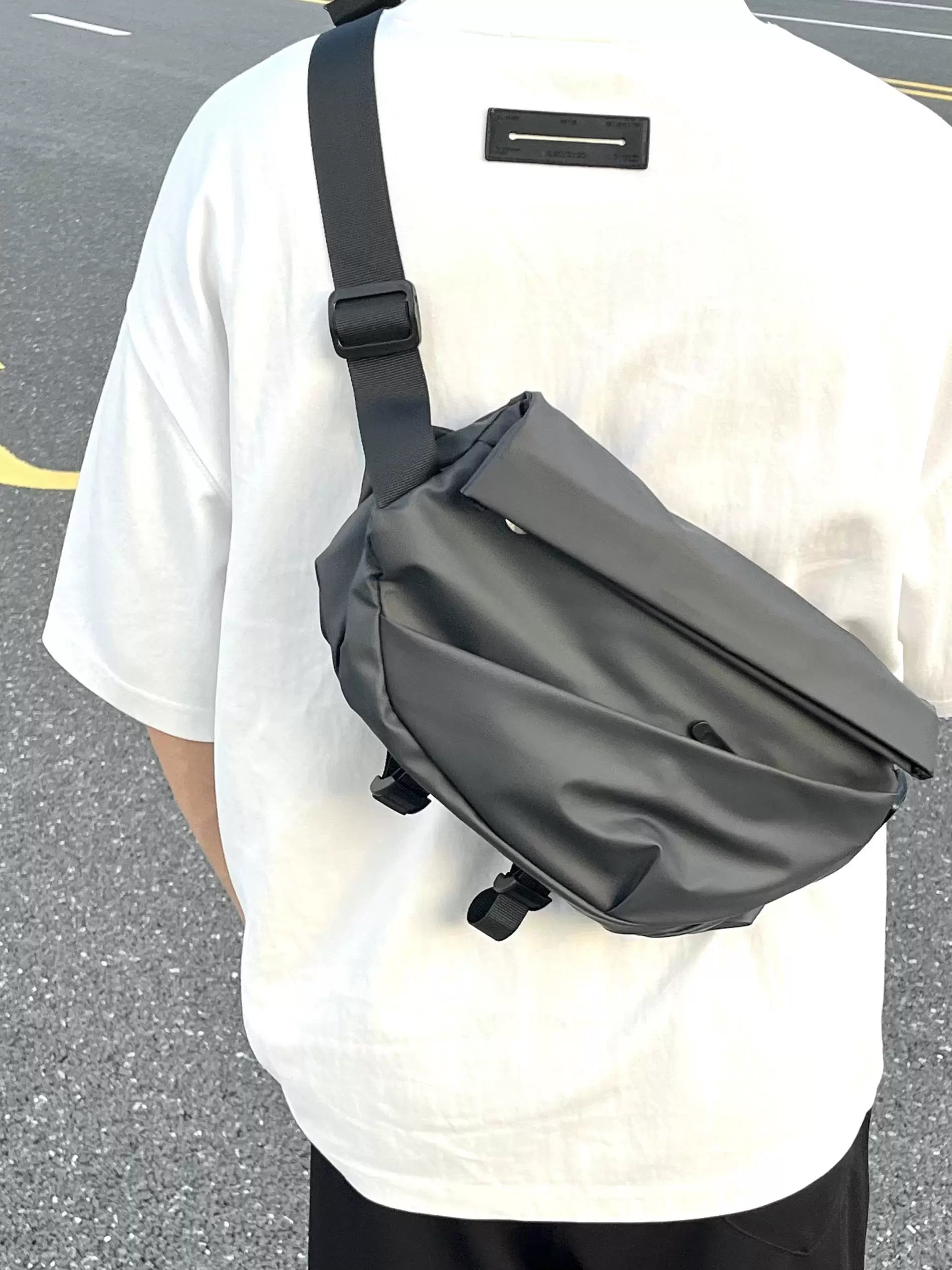 Men's Casual Crossbody Chest Bag Waterproof Waist Commuter Pack