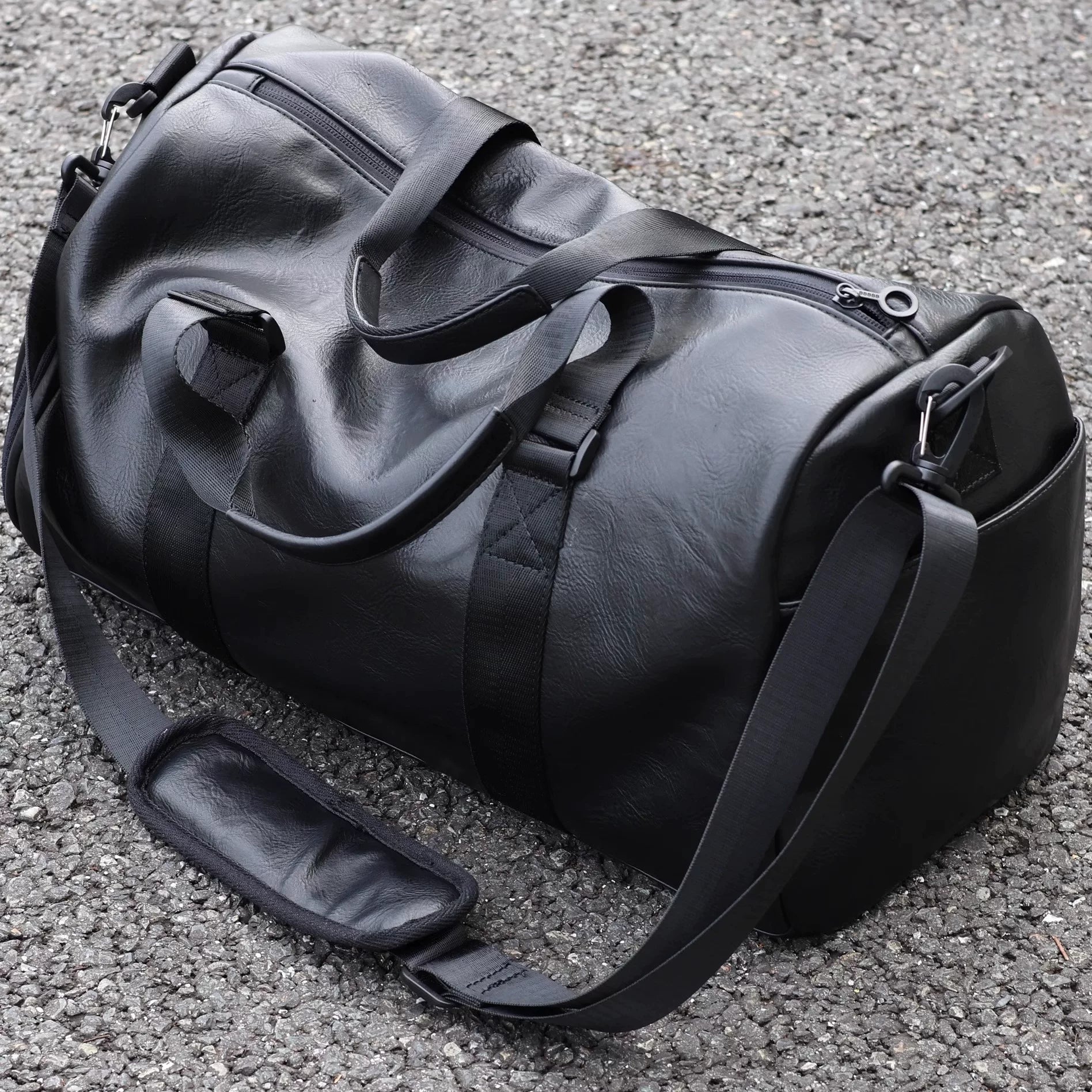 Unisex Dry and Wet Separation Large Capacity Crossbody Travel Bag