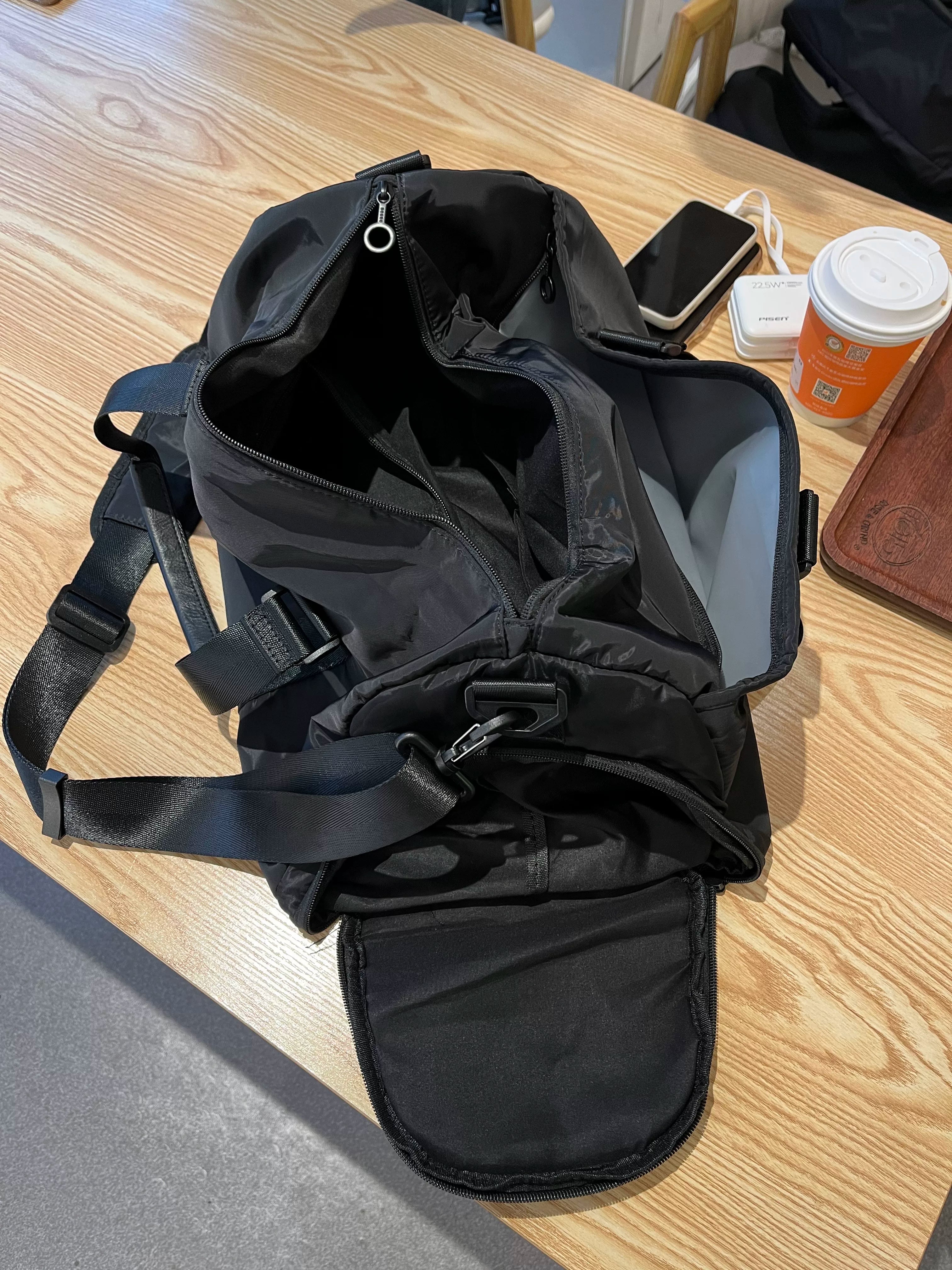 Unisex Dry and Wet Separation Large Capacity Crossbody Travel Bag