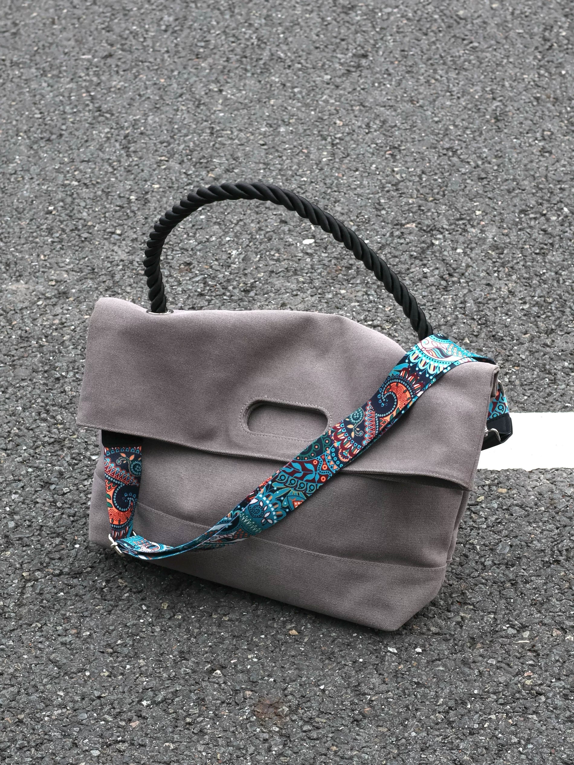 Men's Retro Large Casual Commuter Crossbody Bag