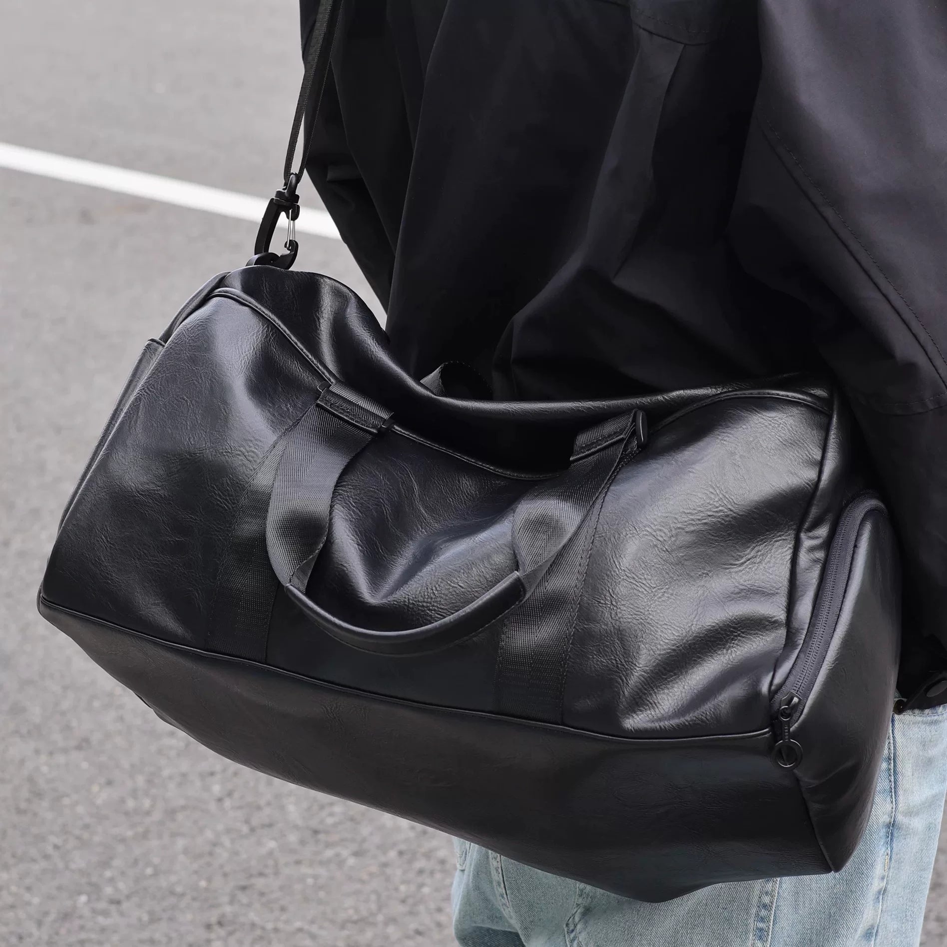 Unisex Dry and Wet Separation Large Capacity Crossbody Travel Bag